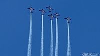 Bikin Merinding, Aksi Jupiter Acrobatic Team di Langit Singapura