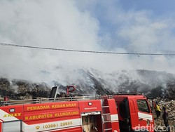 Api di TPA Sente Klungkung Makin Besar, Kebakaran Sulit Dipadamkan