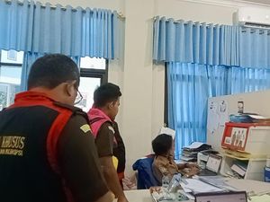 Jaksa Geledah Kantor Disnakertrans-BPKAD PB Terkait Dugaan Korupsi TPP Jaksa Geledah Kantor Disnakertrans-BPKAD PB Terkait Dugaan Korupsi TPP