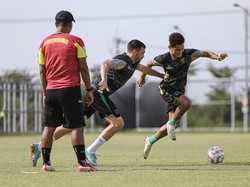 Paul Munster Beri Sinyal Rotasi Pemain di Laga Liga 1 Persita Vs Persebaya