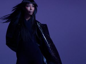 Fobia Kuman, Naomi Campbell Rancang Busana Anti-bakteri untuk Hugo Boss