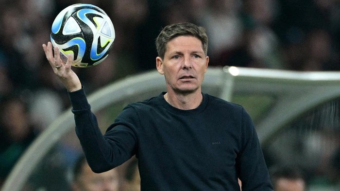 FILE PHOTO: Soccer Football - DFB Cup - Final - RB Leipzig v Eintracht Frankfurt - Olympiastadion, Berlin, Germany - June 3, 2023  Eintracht Frankfurt coach Oliver Glasner during the match REUTERS/Annegret Hilse DFB REGULATIONS PROHIBIT ANY USE OF PHOTOGRAPHS AS IMAGE SEQUENCES AND/OR QUASI-VIDEO./File Photo