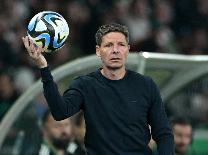 FILE PHOTO: Soccer Football - DFB Cup - Final - RB Leipzig v Eintracht Frankfurt - Olympiastadion, Berlin, Germany - June 3, 2023  Eintracht Frankfurt coach Oliver Glasner during the match REUTERS/Annegret Hilse DFB REGULATIONS PROHIBIT ANY USE OF PHOTOGRAPHS AS IMAGE SEQUENCES AND/OR QUASI-VIDEO./File Photo