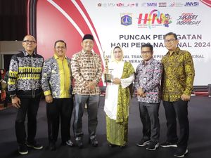 Sukses Lestarikan Budaya Silat, Bupati Serang Raih Anugerah PWI 2024 Sukses Lestarikan Budaya Silat, Bupati Serang Raih Anugerah PWI 2024
