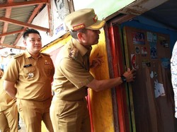 Pj Walkot Palembang Perbaiki Atap Rumah Nyayu yang Ambruk Saat Hujan Deras