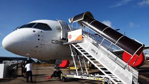 Pesawat Jet Penumpang C919 Mejeng di Singapura Airshow