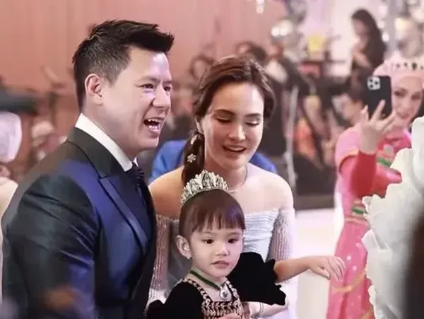 7 Foto Shandy Aulia di Ultah Putrinya, Cantik Berdandan Bak Elsa Frozen