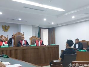 Adam Deni Didakwa Fitnah Sahroni soal Tudingan Membungkam Rp 30 Miliar Adam Deni Didakwa Fitnah Sahroni soal Tudingan Membungkam Rp 30 Miliar
