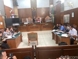 Bacakan Replik, Pihak Aiman Minta HP yang Disita Polisi Dikembalikan