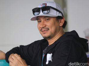 Boiyen Nangis Melihat Vincent Rompies Kembali ke Lokasi Syuting Boiyen Nangis Melihat Vincent Rompies Kembali ke Lokasi Syuting