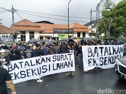Tolak Putusan Eksekusi Lahan, Warga Dago Elos Geruduk PN Bandung