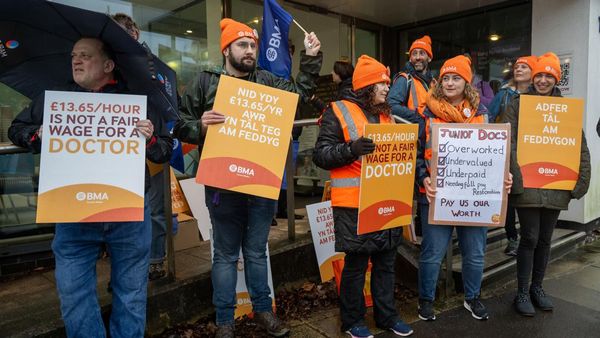 Dokter di Wales Mogok 3 Hari Tuntut Gaji Naik