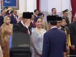 Menteri AHY Beri Hormat ke Jokowi Saat Salaman Usai Pelantikan