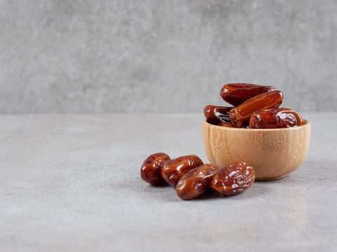 Apakah Kurma Bisa Bantu Menurunkan Berat Badan? /Foto: Freepik/azerbaijan_stockers