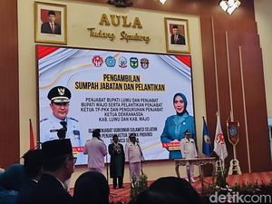 Pj Gubernur Sulsel Bahtiar Resmi Lantik Pj Bupati Luwu dan Wajo Pj Gubernur Sulsel Bahtiar Resmi Lantik Pj Bupati Luwu dan Wajo