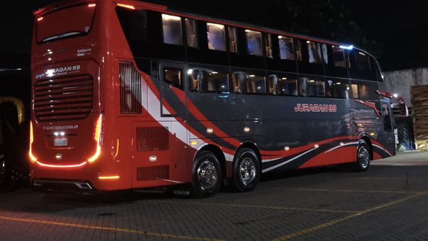 Potret Bus Double Decker Full Sleeper Terbaru PO Juragan99 Trans