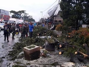3 Masjid di Sumedang Rusak Diterjang Puting Beliung 3 Masjid di Sumedang Rusak Diterjang Puting Beliung
