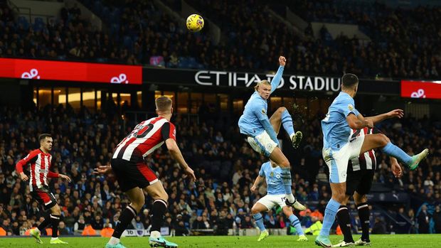 Soccer Football - Premier League - Manchester City v Brentford - Etihad Stadium, Manchester, Britain - February 20, 2024 Manchester City's Erling Braut Haaland in action REUTERS/Molly Darlington NO USE WITH UNAUTHORIZED AUDIO, VIDEO, DATA, FIXTURE LISTS, CLUB/LEAGUE LOGOS OR 'LIVE' SERVICES. ONLINE IN-MATCH USE LIMITED TO 45 IMAGES, NO VIDEO EMULATION. NO USE IN BETTING, GAMES OR SINGLE CLUB/LEAGUE/PLAYER PUBLICATIONS.