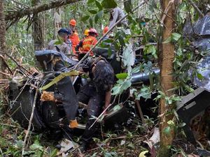 Awal Mula Helikopter Bawa 1 Penumpang-2 Kru Jatuh di Hutan Halmahera Tengah Awal Mula Helikopter Bawa 1 Penumpang-2 Kru Jatuh di Hutan Halmahera Tengah