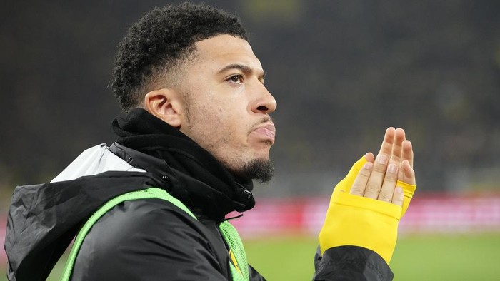Dortmunds Jadon Sancho warms up during the German Bundesliga soccer match between Borussia Dortmund and SC Freiburg in Dortmund, Germany, Friday, Feb. 9, 2024. (AP Photo/Martin Meissner)