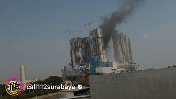 Proyek Bangunan Apartemen Bella Pakuwon City Terbakar