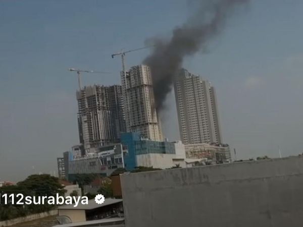 Proyek Bangunan Apartemen Bella Pakuwon City Terbakar