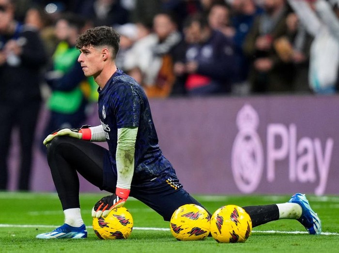 MADRID, SPAIN - JANUARY 21: Kepa Arrizabalaga of Real Madrid CF warming up prior the game during the LaLiga EA Sports match between Real Madrid CF and UD Almeria at Estadio Santiago Bernabeu on January 21, 2024 in Madrid, Spain. (Photo by Diego Souto/Getty Images)