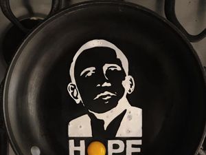 Keren! 10 Lukisan Kreatif dan Menarik Ini Dibuat dari Telur Goreng di Wajan