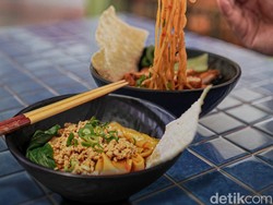 Mencicipi Manis dan Gurih Chowmein, Varian Mi Asal China di Garut