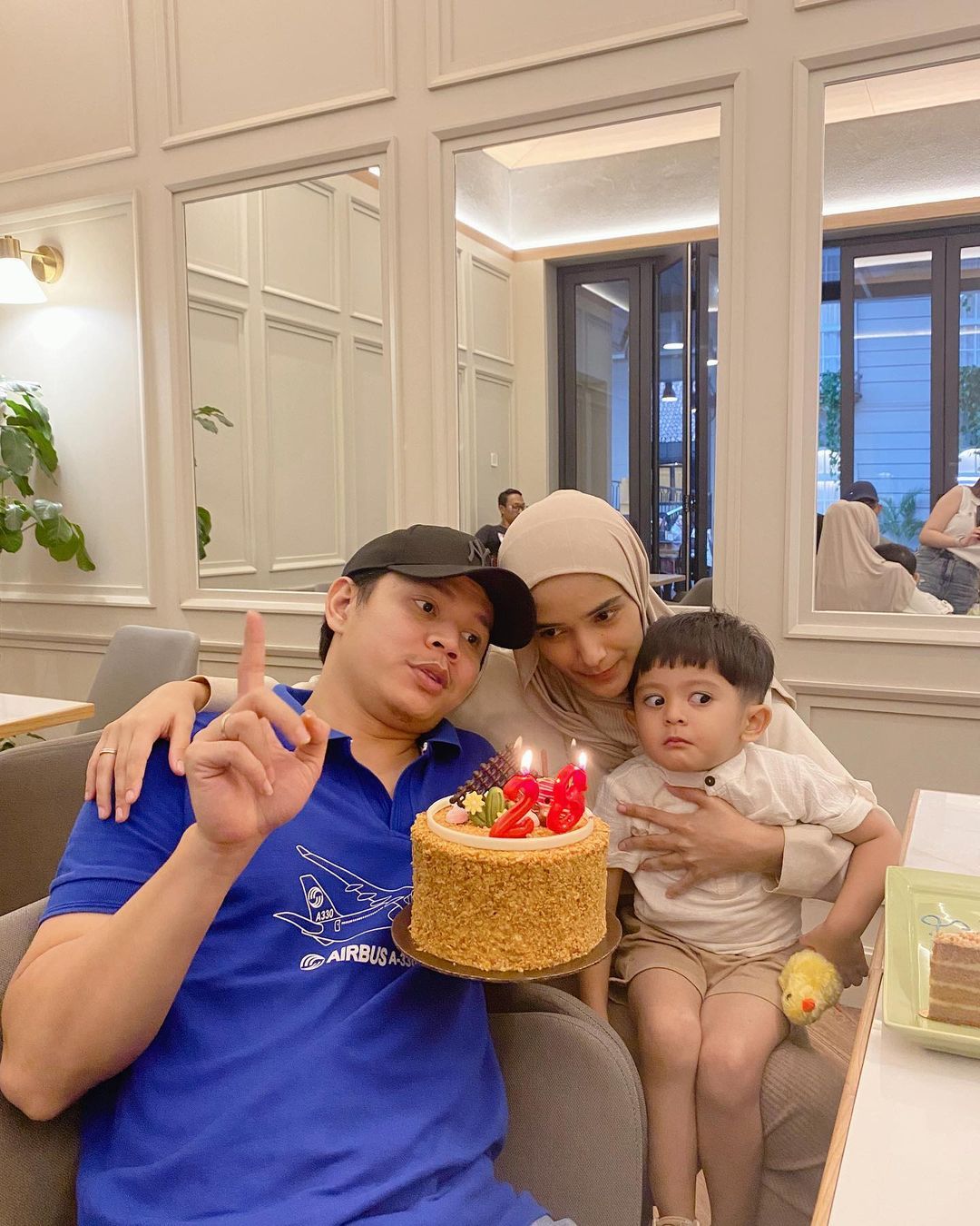 Nadya Mustika Rahayu Berikan Kejutan Ultah Untuk Suami