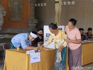 PSU di TPS 14 Pering Digelar Hari Ini, Nenek 85 Tahun Antusias Mencoblos Lagi