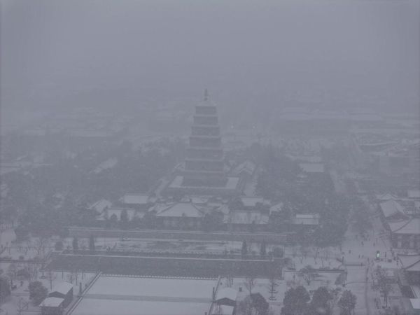 Penampakan Kabut Tebal Selimuti Kota Xian China