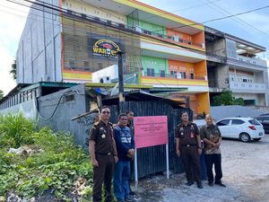 Jaksa Sita Tanah-Bangunan Eks Walkot Kupang Jaksa Sita Tanah-Bangunan Eks Walkot Kupang