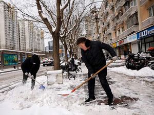 Dilanda Badai Salju Ekstrem, China Aktifkan Status Tanggap Darurat