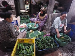 Jerit Produsen Lontong di Cirebon gegara Meroketnya Harga Beras