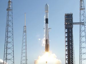 Februari: Hoax Pemilu Menurun, Satelit Merah Putih 2 Meluncur Februari: Hoax Pemilu Menurun, Satelit Merah Putih 2 Meluncur
