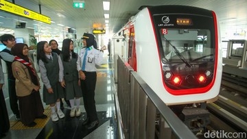 Cuma Besok! Wira-wiri Naik LRT Jakarta Tarifnya Rp 1