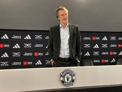 Sir Jim Enggan Bicara soal Kans Carrick Jadi Manajer Tetap MU