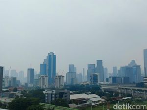 Kualitas Udara di Jakarta Siang Ini Masuk Kategori Tidak Sehat