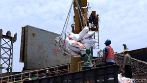 15 Ribu Ton Beras Impor Thailand Tiba di Banyuwangi