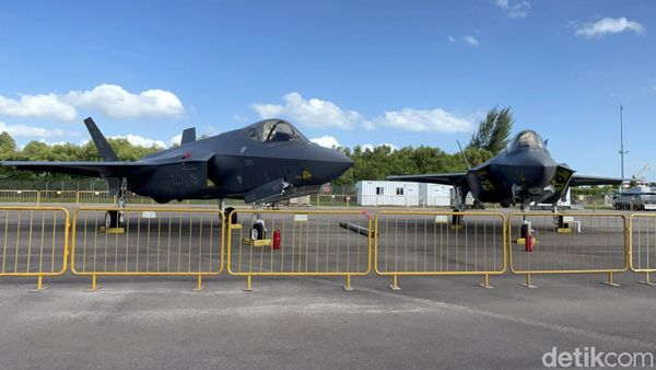 Adu Canggih Pesawat di Singapore Airshow