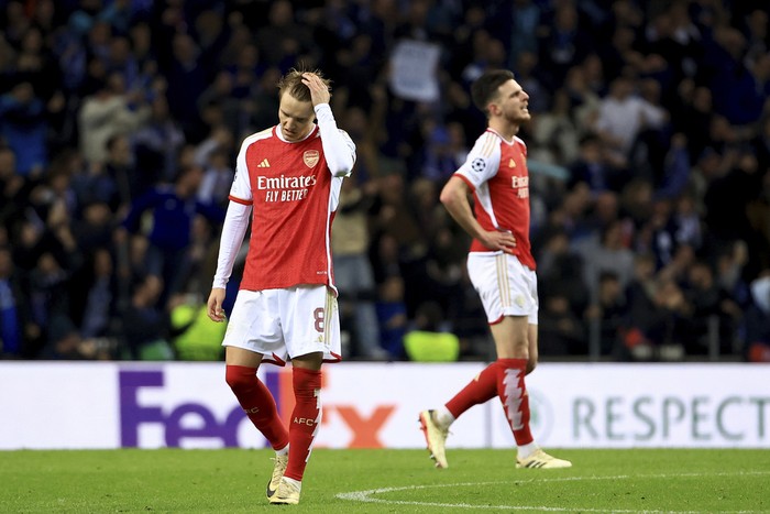 Arsenal Arsenal's Martin Odegaard and Declan Rice, right, react after Porto's Galeno scored the opening goal during a Champions League round of 16 soccer match between FC Porto and Arsenal at the Dragao stadium in Porto, Portugal, Wednesday, Feb. 21, 2024. (AP Photo/Luis Vieira)