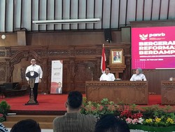 Beri Materi ke ASN Klaten, MenPAN Kritik Rekrutmen Honorer dari Timses