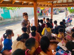 Kenalkan Brigpol Gilang, Sosok Polisi Bikin Perpustakaan Keliling di Mataram