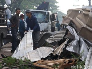 Ngerinya Dampak Kerusakan gegara Tornado di Bandung-Sumedang