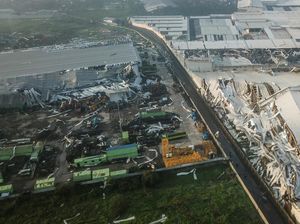 13 Pabrik dan 662 Rumah Rusak Usai Diterjang Puting Beliung di Sumedang 13 Pabrik dan 662 Rumah Rusak Usai Diterjang Puting Beliung di Sumedang