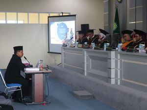 Kisah Daryaman dari Ciamis, Pedagang Gorengan yang Raih Gelar Doktor Kisah Daryaman dari Ciamis, Pedagang Gorengan yang Raih Gelar Doktor