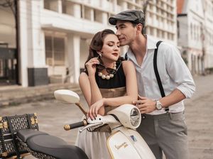 8 Pemotretan Donna Agnesia & Darius Bergaya Vintage, Mesra Bak ABG Kasmaran