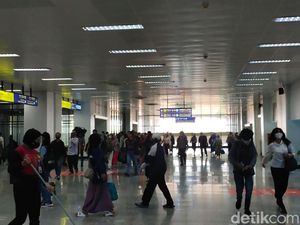 KAI Commuter Minta Maaf Eskalator St Manggarai Bikin Orang-orang Jatuh KAI Commuter Minta Maaf Eskalator St Manggarai Bikin Orang-orang Jatuh