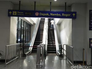 Detik-detik Penumpang Eskalator Stasiun Manggarai Panik Berjatuhan Detik-detik Penumpang Eskalator Stasiun Manggarai Panik Berjatuhan